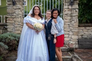 Ani déšť nám nezkazil náladu ☔💍 I přes všechny kapky to byla nádherná svatba plná lásky, smíchu a emocí. Děkuji, že jsem...